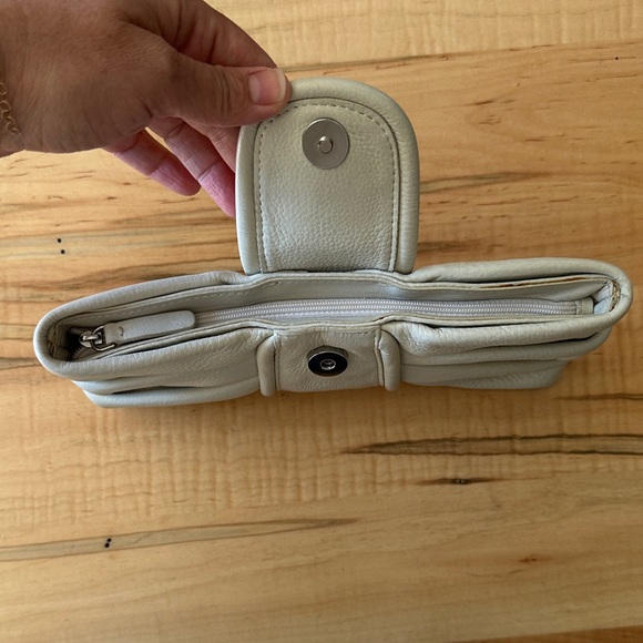 Banana Republic cream Leather Clutch - Picture 9 of 9
